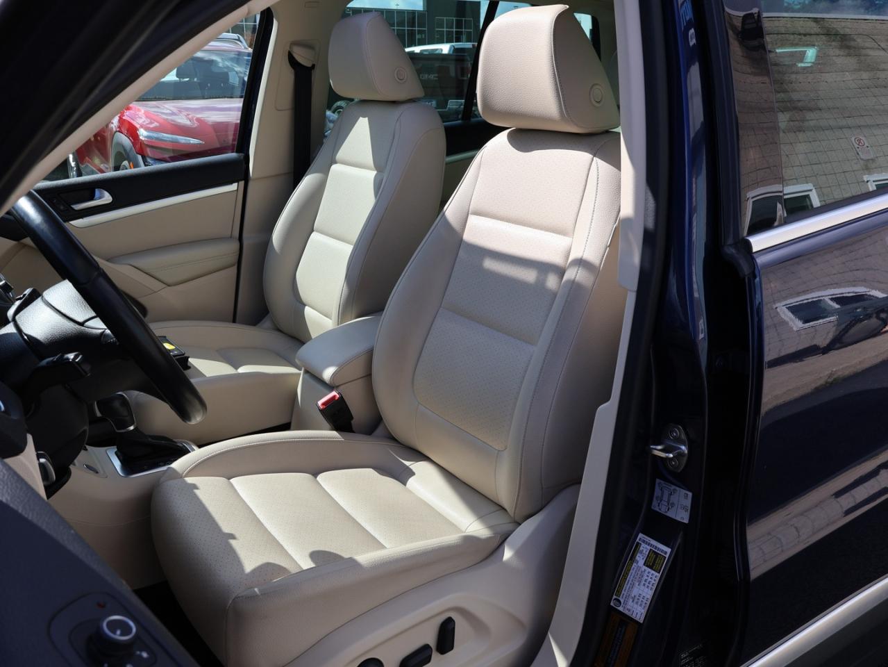 2017 Volkswagen Tiguan COMFORTLINE AWD CERTIFIED *ACCIDENT FREE* CAMERA BLUETOOTH LEATHER HEATED SEATS PANO ROOF CRUISE ALLOYS - Photo #14