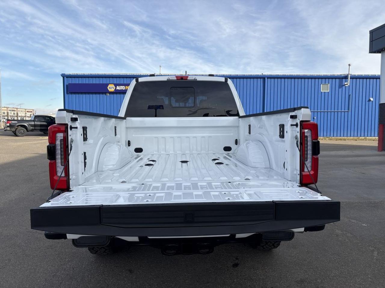 2026 Ford F-350 Super Duty SRW PLATINUM 6.8' Box 713A Photo5