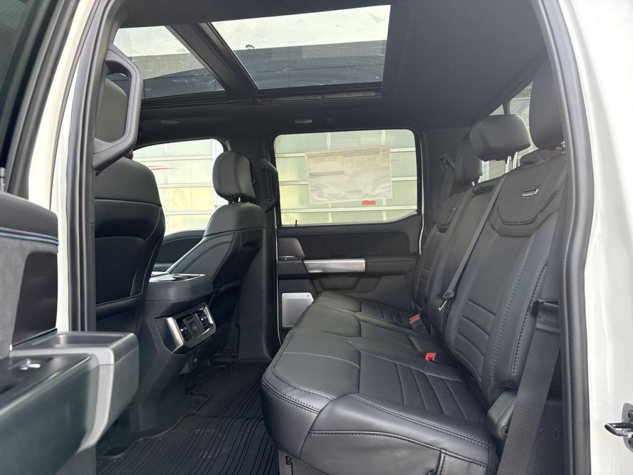 2026 Ford F-350 Super Duty SRW PLATINUM 6.8' Box 713A Photo5