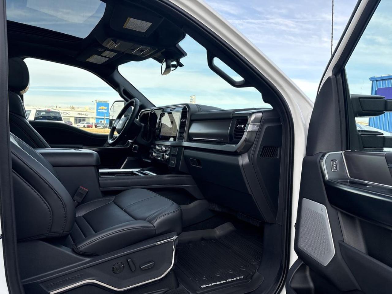 2026 Ford F-350 Super Duty SRW PLATINUM 6.8' Box 713A Photo5