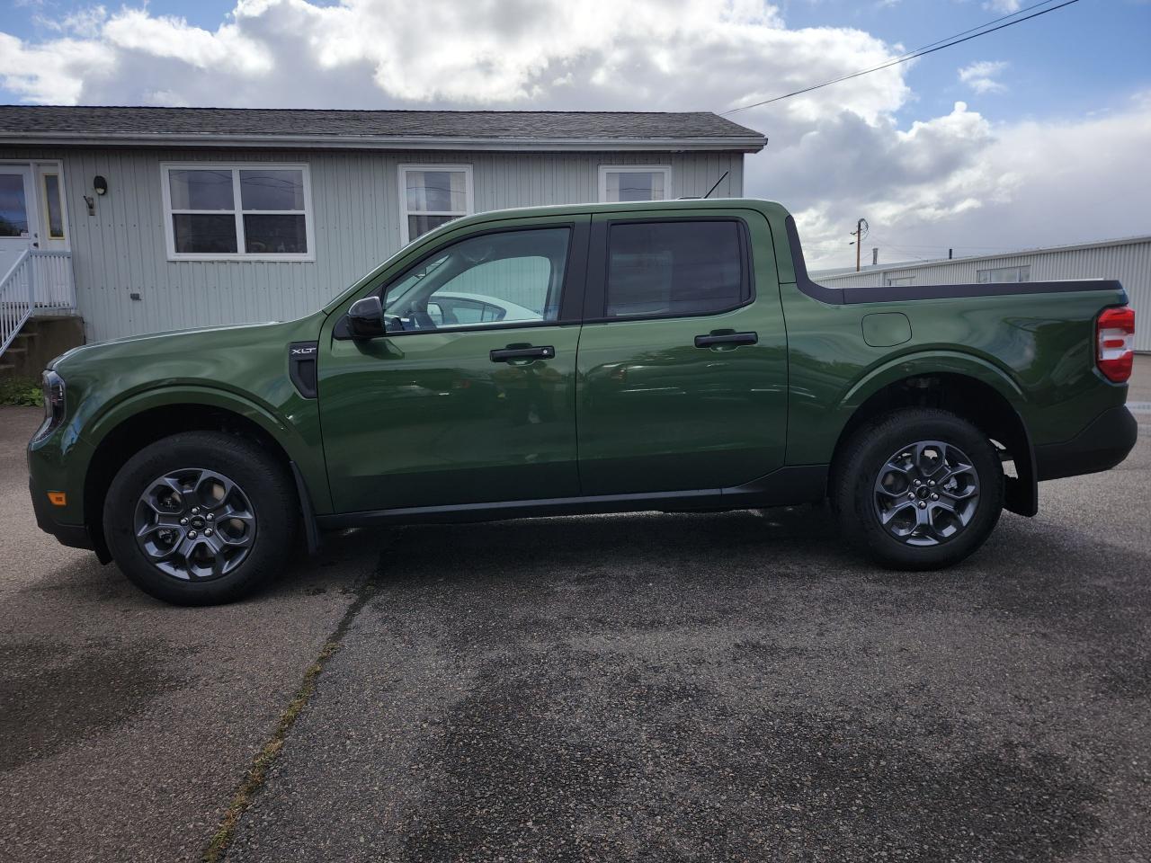 2025 Ford Maverick XLT AWD SuperCrew Photo5