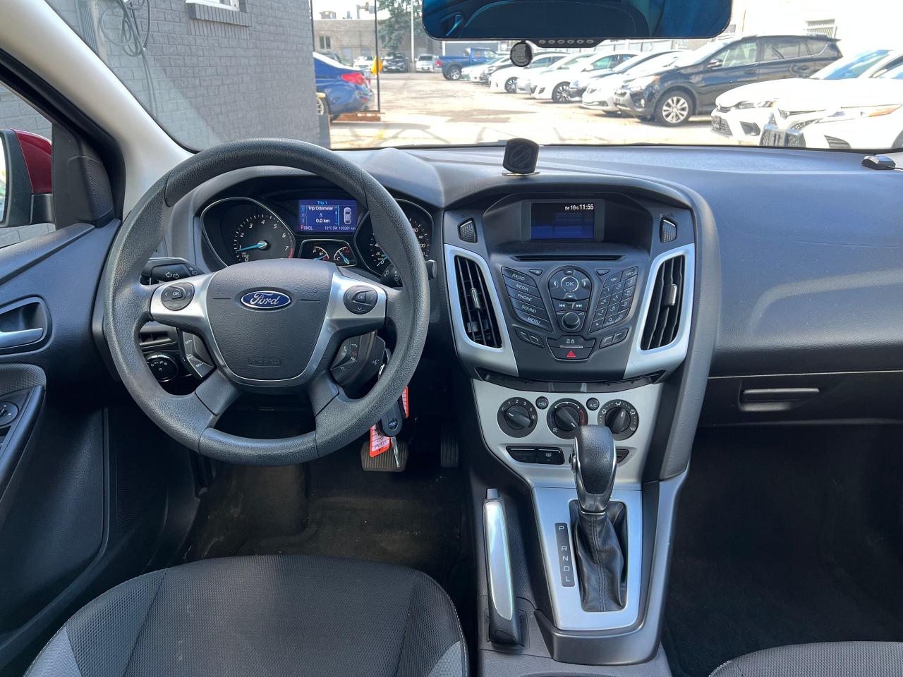 2013 Ford Focus SE NO ACCIDENT CLEAN CARFAX LOW KM HEATED SEATS - Photo #2