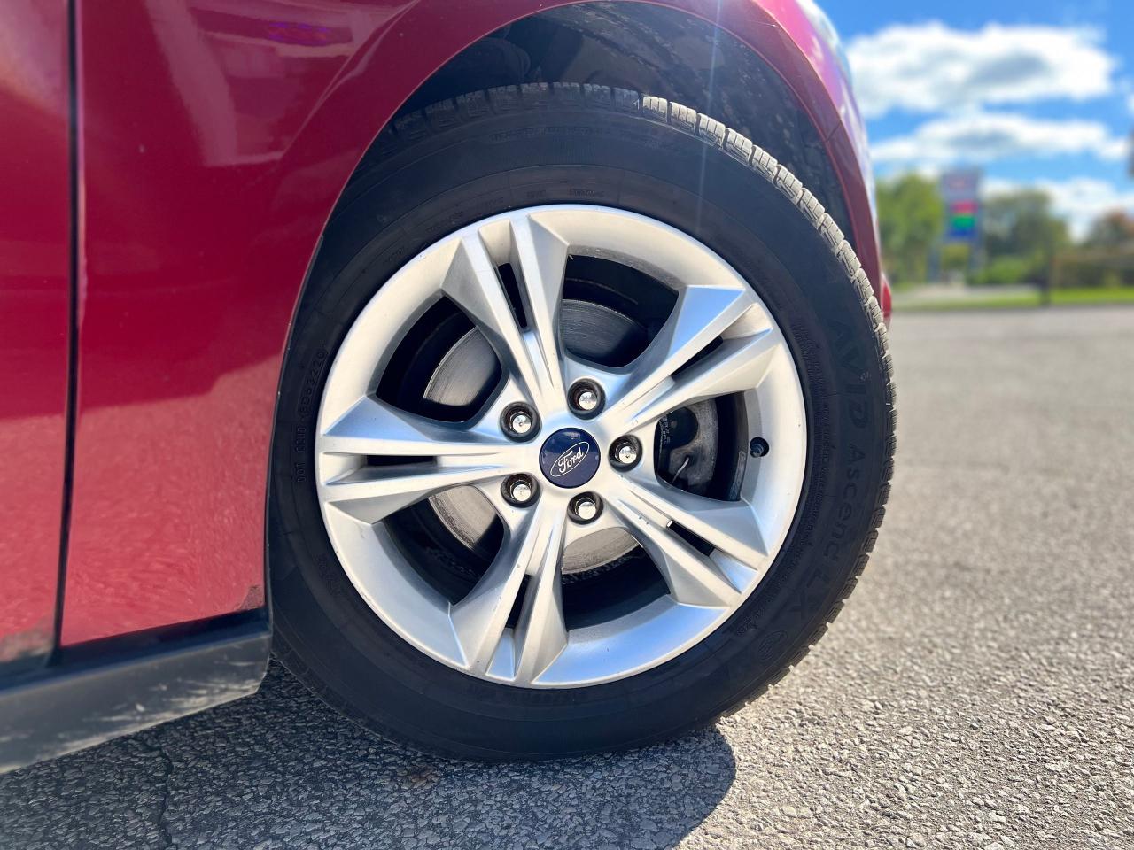 2013 Ford Focus SE NO ACCIDENT CLEAN CARFAX LOW KM HEATED SEATS - Photo #9