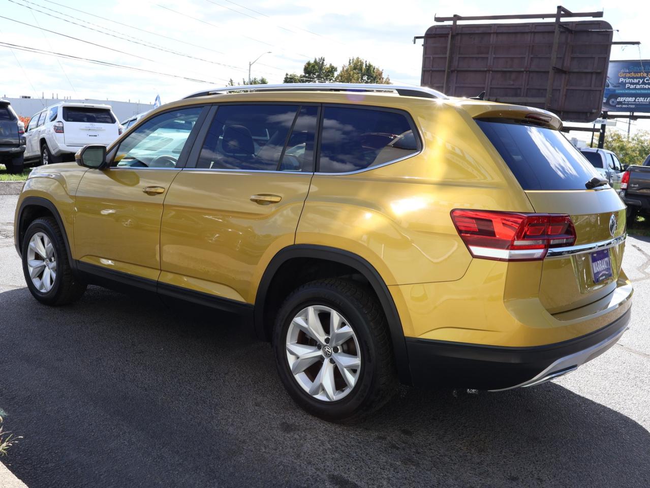 2018 Volkswagen Atlas V6 TRENDLINE AWD *ACCIDENT FREE*V.W MAINTAIN* CAMERA BLUETOOTH HEATED SEATS PANO ROOF CRUISE ALLOYS - Photo #4