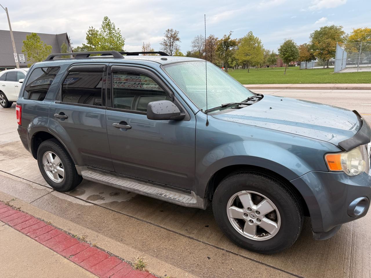 2010 Ford Escape 4WD 4DR V6 AUTO XLT Photo3