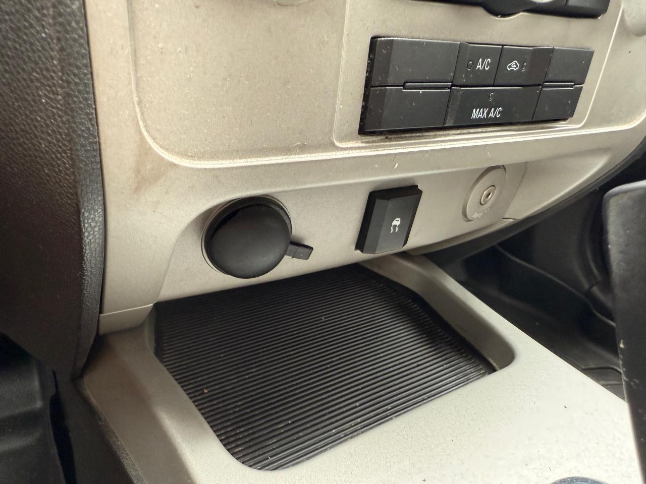 2010 Ford Escape 4WD 4DR V6 AUTO XLT - Photo #25