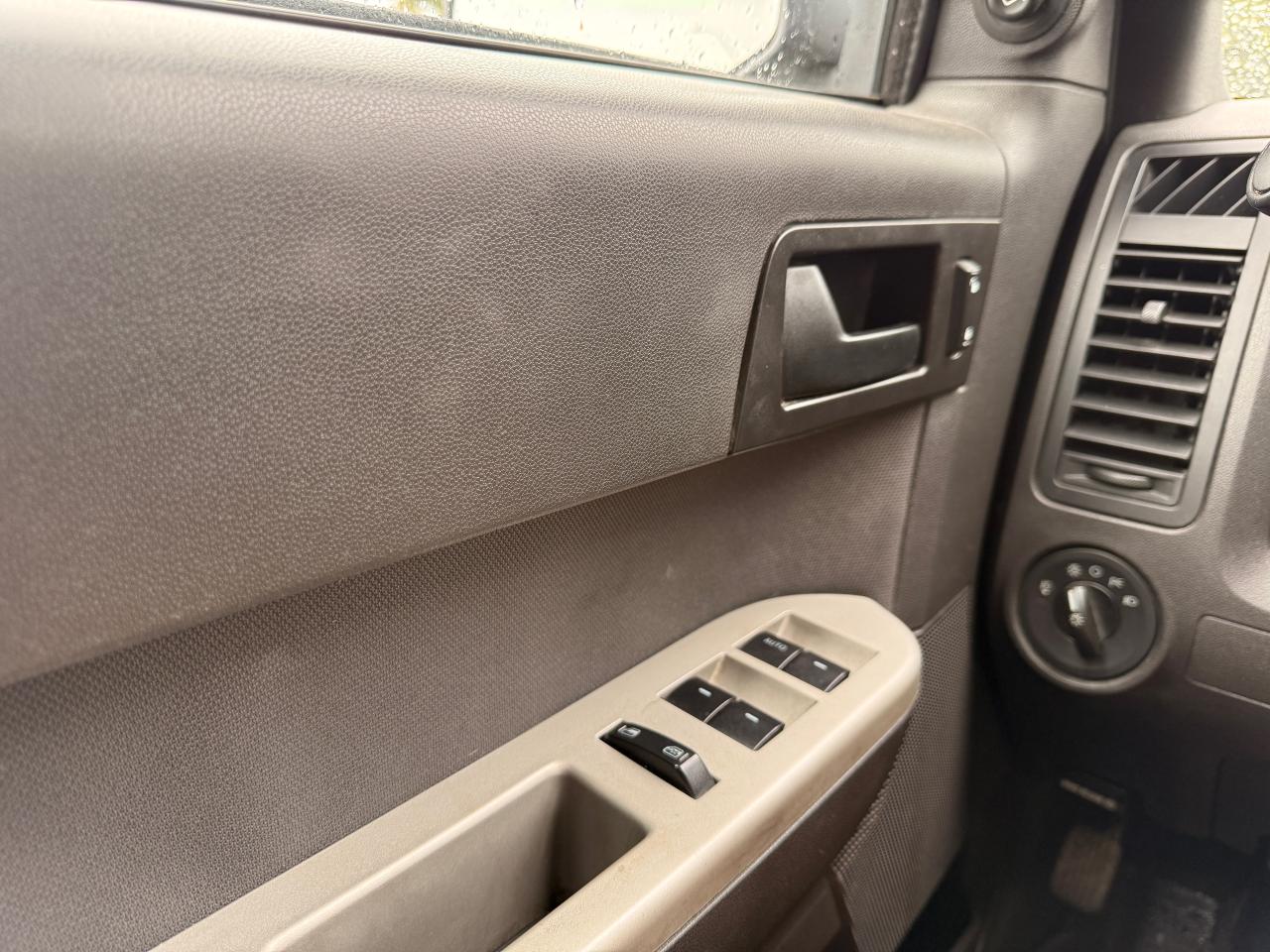 2010 Ford Escape 4WD 4DR V6 AUTO XLT - Photo #28