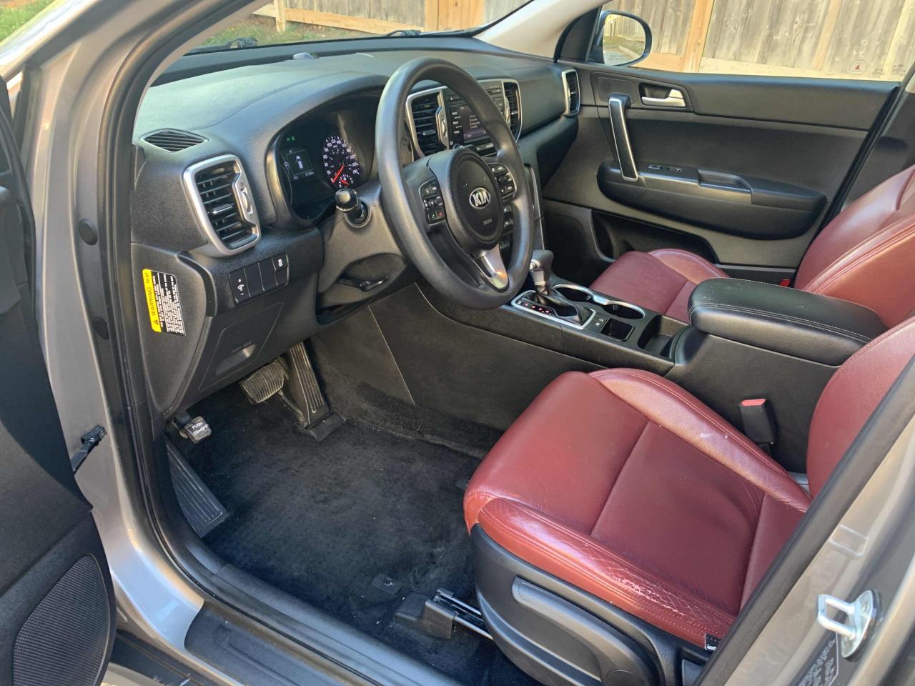 2017 Kia Sportage LX/SUPER LOW KM /RED INTERIOR / REAR CAM /MINT /AC Photo4