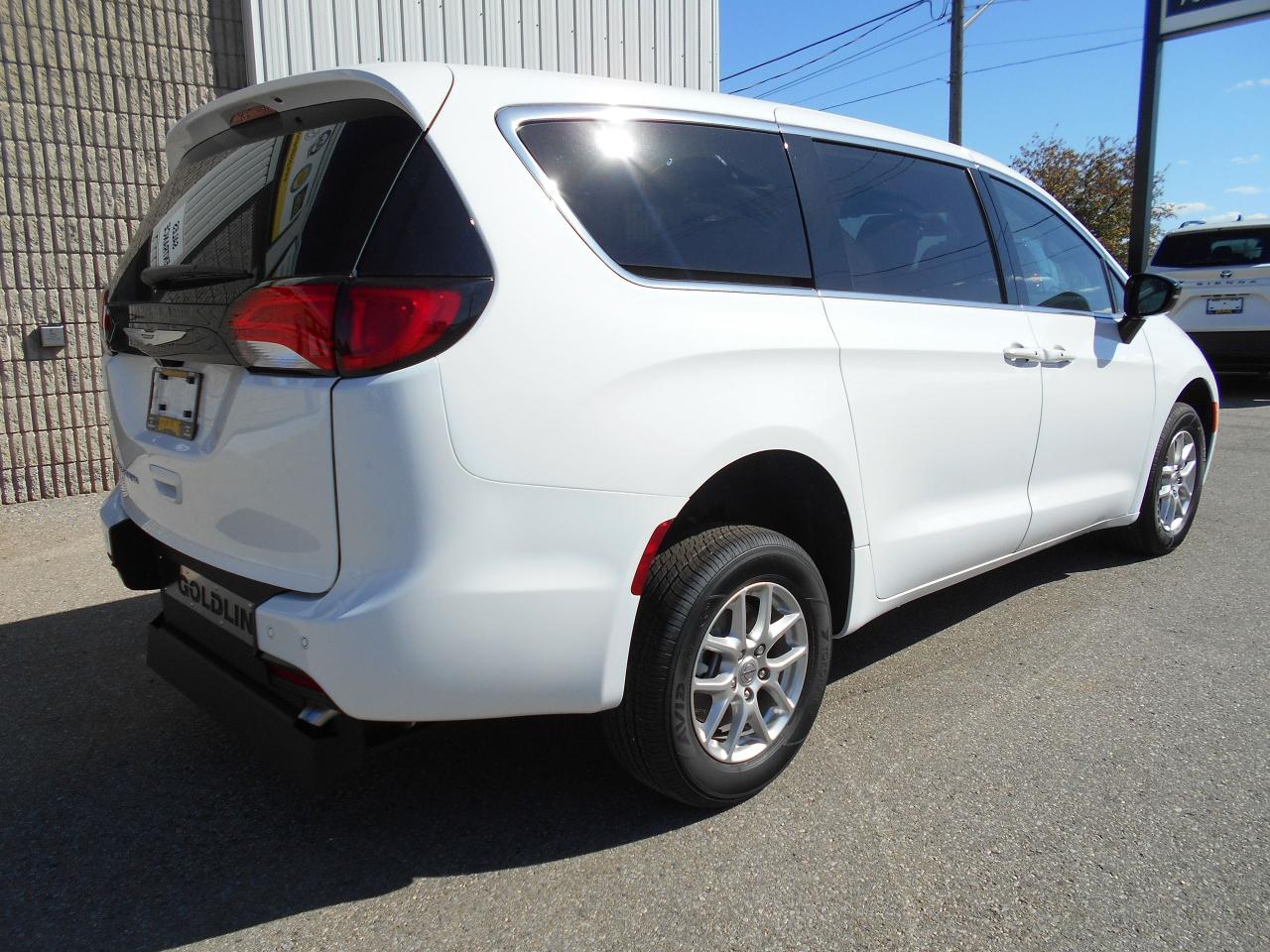 2025 Chrysler Grand Caravan SXT-Wheelchair Accessible Rear Entry Photo3