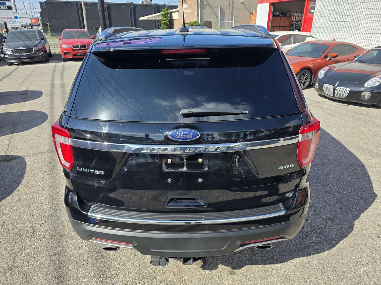 2018 Ford Explorer Limited 4WD Photo4