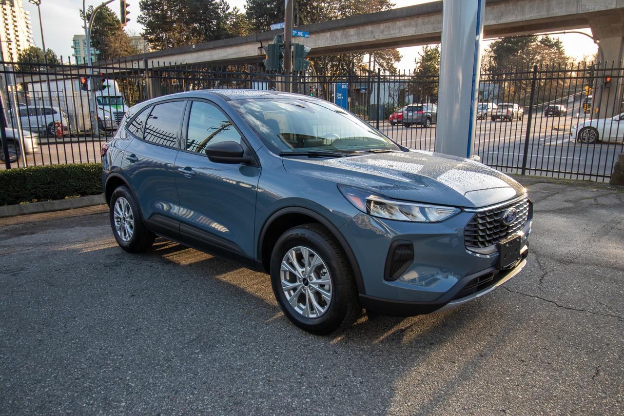 2026 Ford Escape Active AWD Photo3