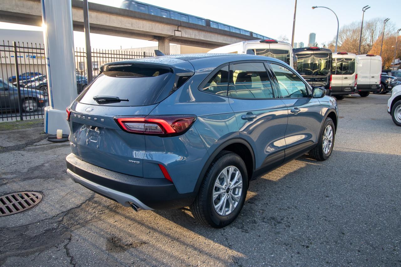 2026 Ford Escape Active AWD Photo5