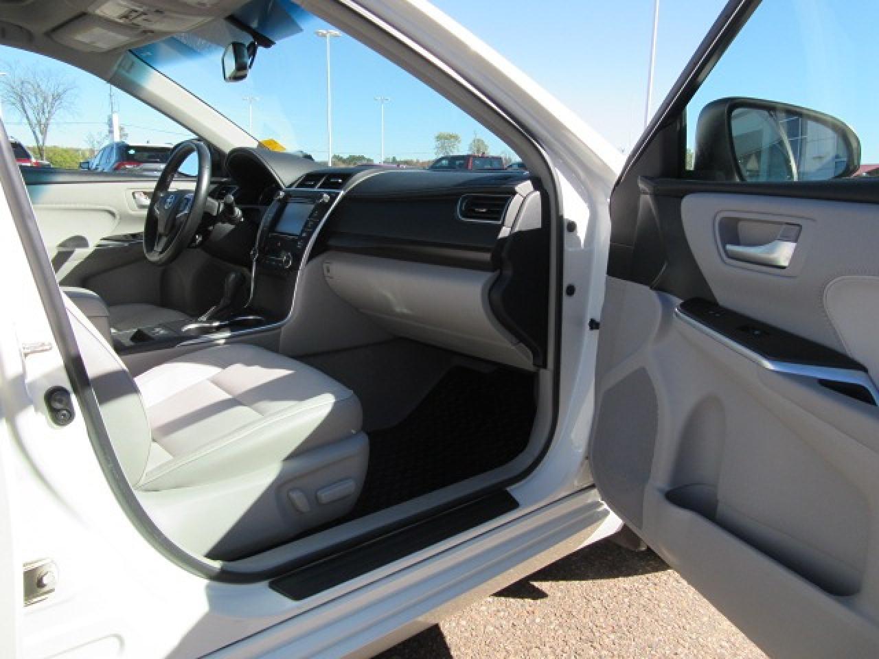 2015 Toyota Camry XLE Photo