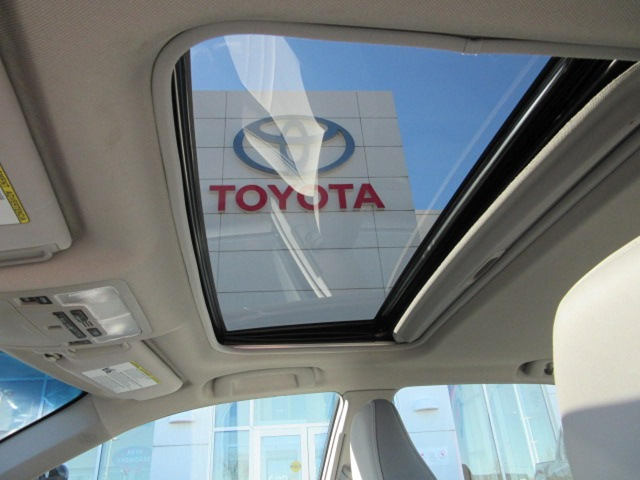 2015 Toyota Camry XLE Photo