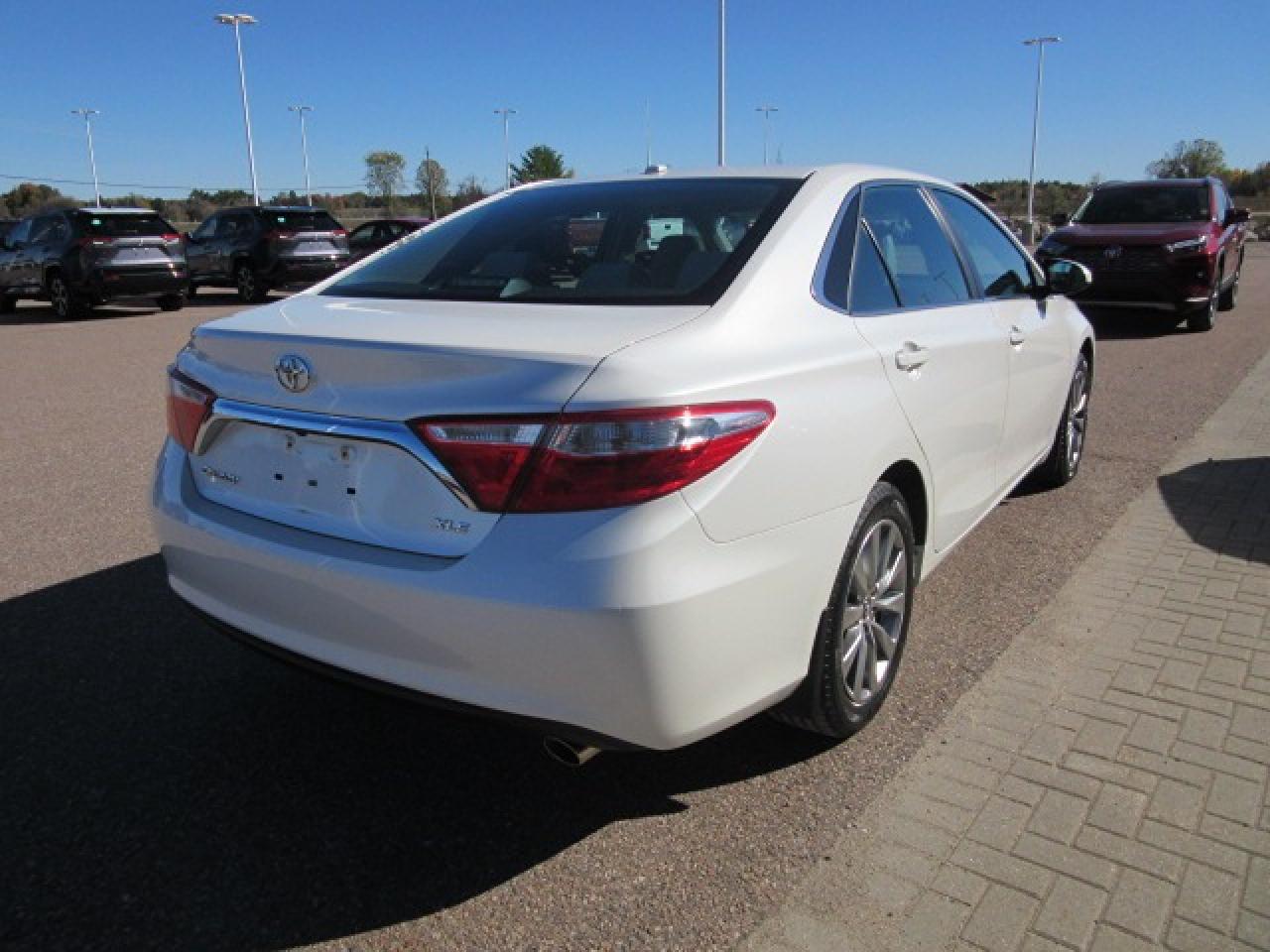 2015 Toyota Camry XLE Photo4