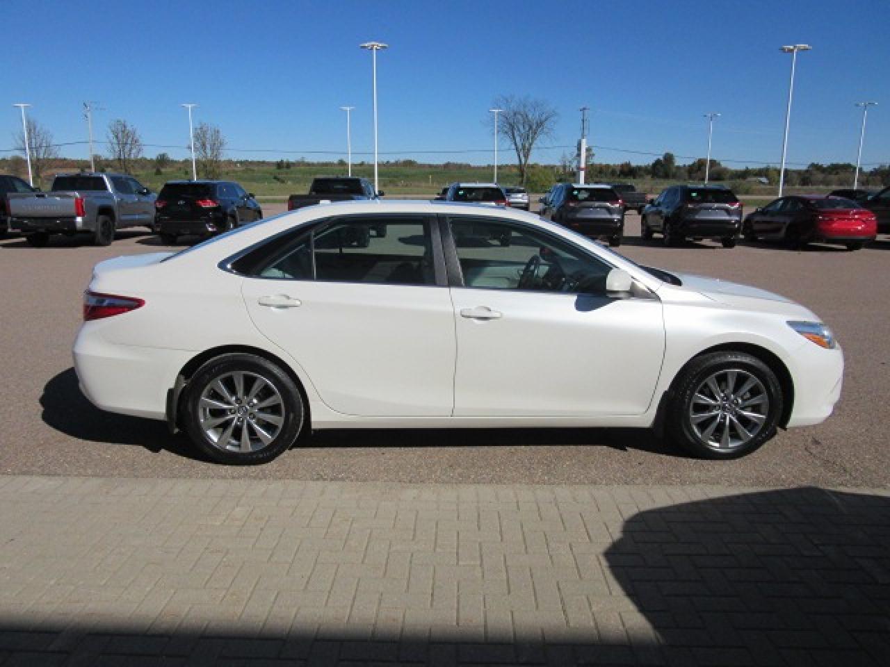 2015 Toyota Camry XLE Photo