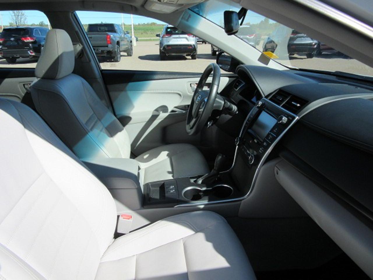 2015 Toyota Camry XLE Photo
