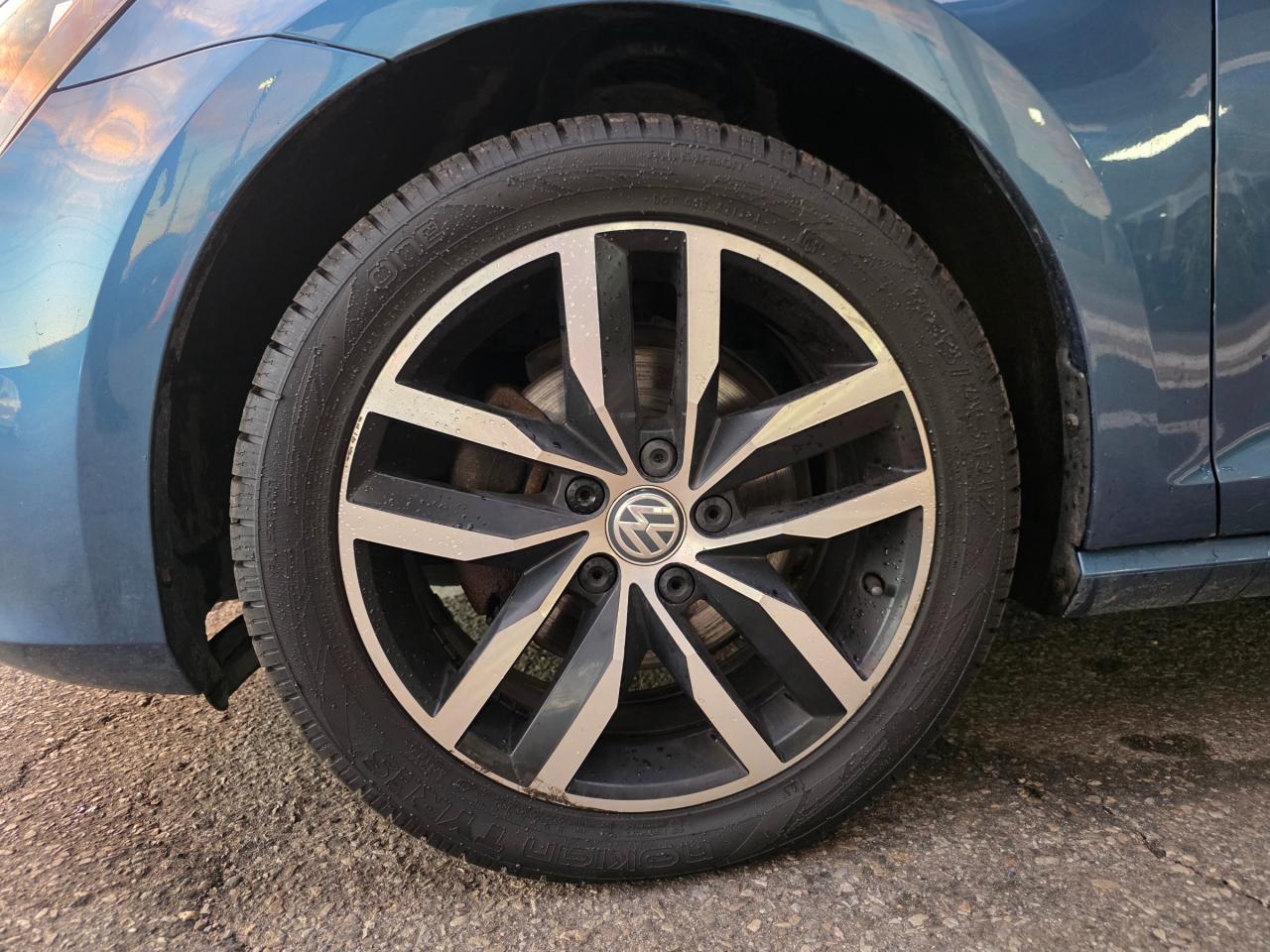 2017 Volkswagen Golf Sportwagen 1.8 TSI Comfortline AWD | Sunroof | Leather | BSM | Backup Camera Photo