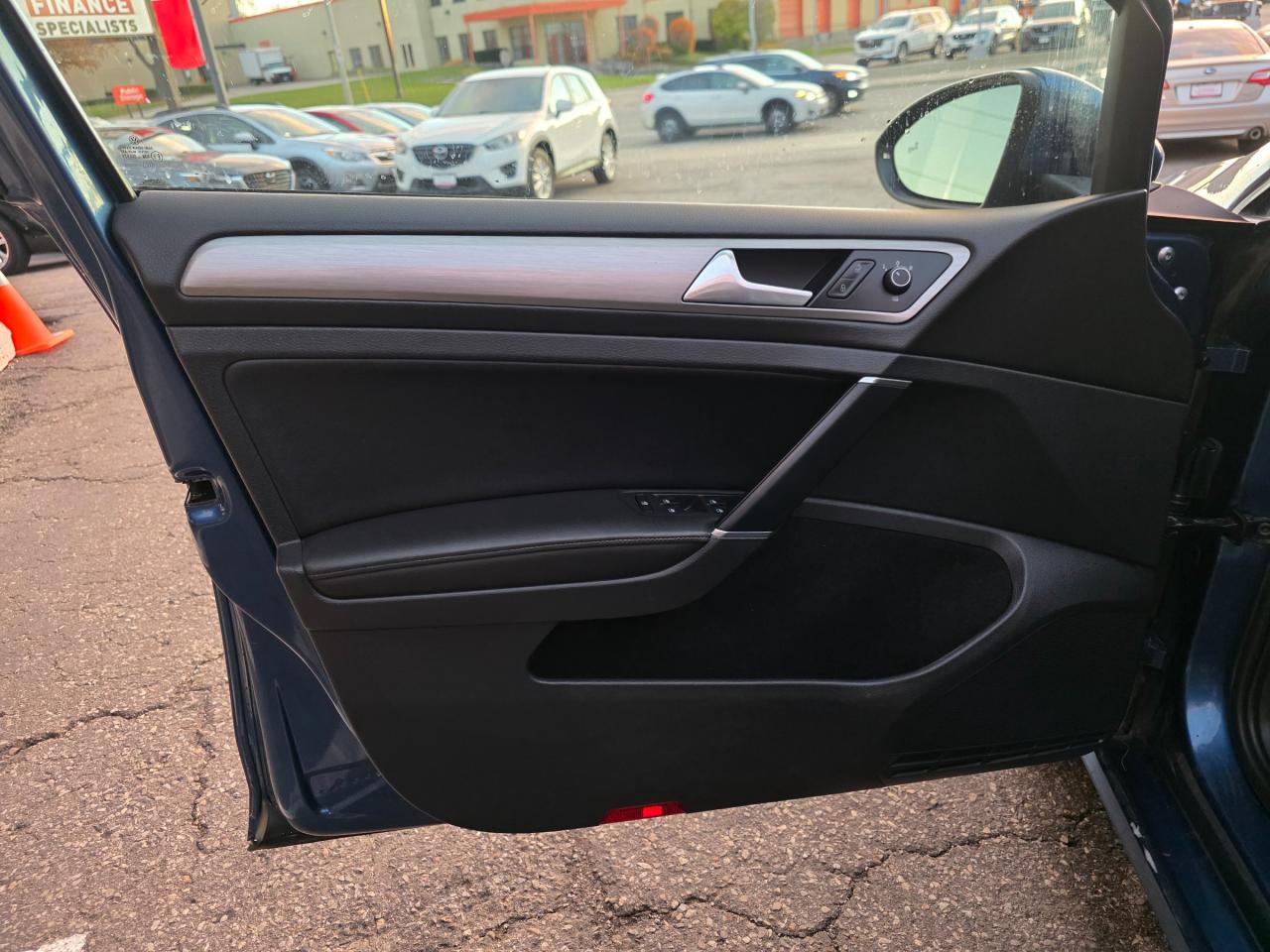 2017 Volkswagen Golf Sportwagen 1.8 TSI Comfortline AWD | Sunroof | Leather | BSM | Backup Camera Photo