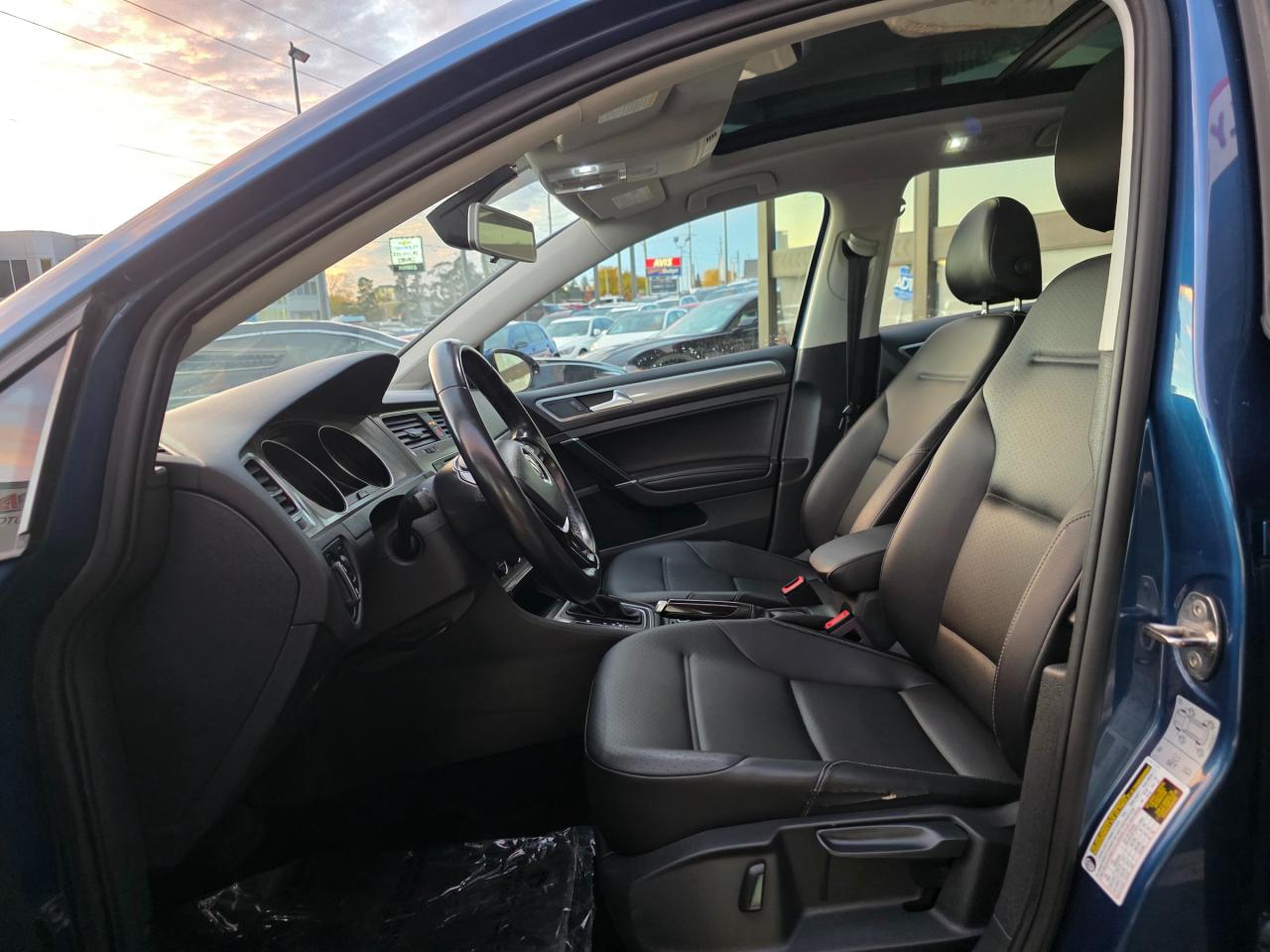 2017 Volkswagen Golf Sportwagen 1.8 TSI Comfortline AWD | Sunroof | Leather | BSM | Backup Camera Photo