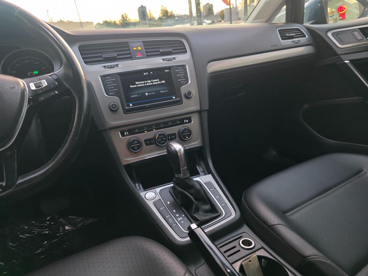 2017 Volkswagen Golf Sportwagen 1.8 TSI Comfortline AWD | Sunroof | Leather | BSM | Backup Camera Photo