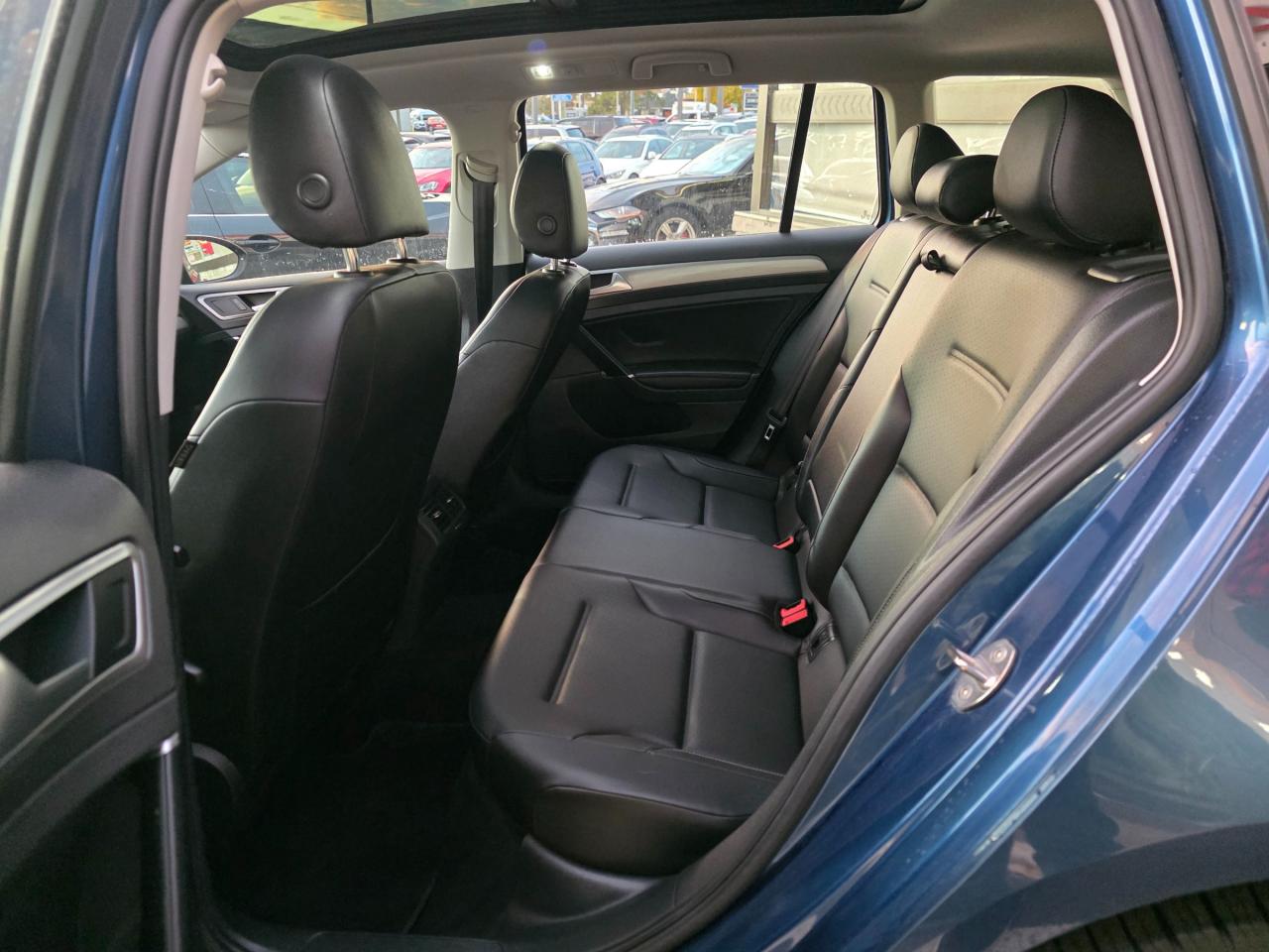 2017 Volkswagen Golf Sportwagen 1.8 TSI Comfortline AWD | Sunroof | Leather | BSM | Backup Camera Photo