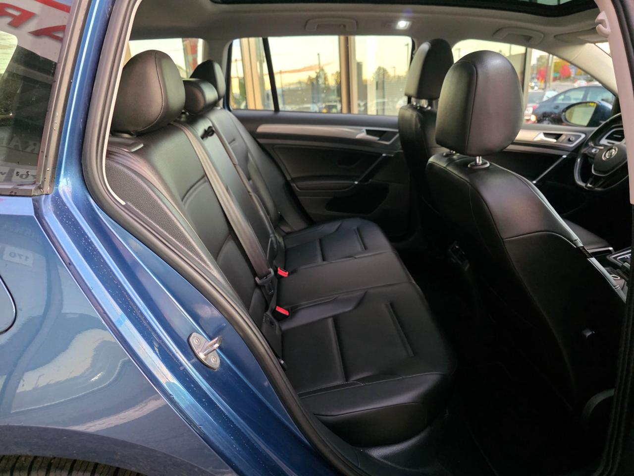 2017 Volkswagen Golf Sportwagen 1.8 TSI Comfortline AWD | Sunroof | Leather | BSM | Backup Camera Photo