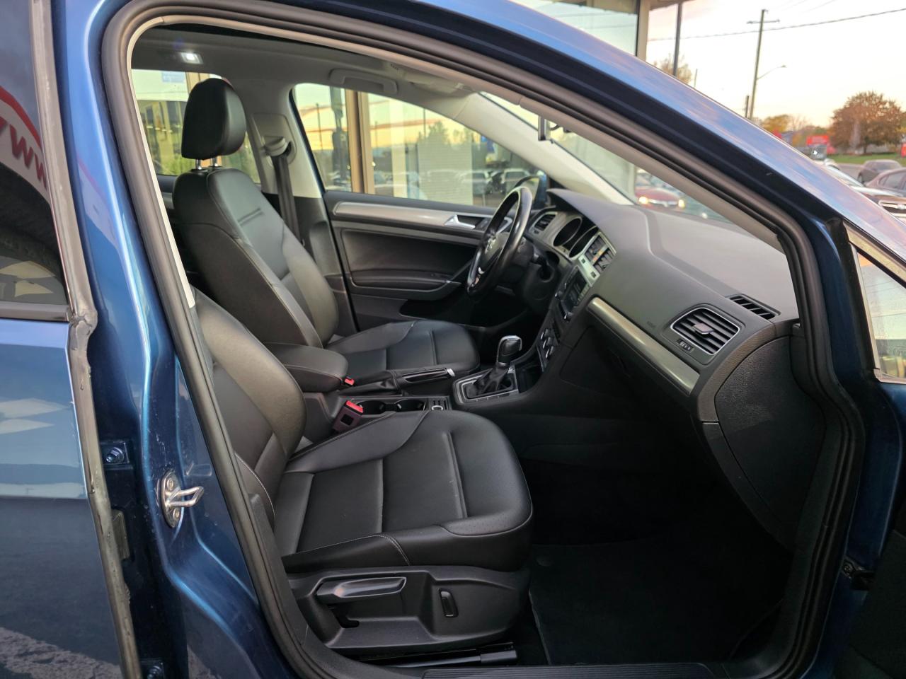 2017 Volkswagen Golf Sportwagen 1.8 TSI Comfortline AWD | Sunroof | Leather | BSM | Backup Camera Photo