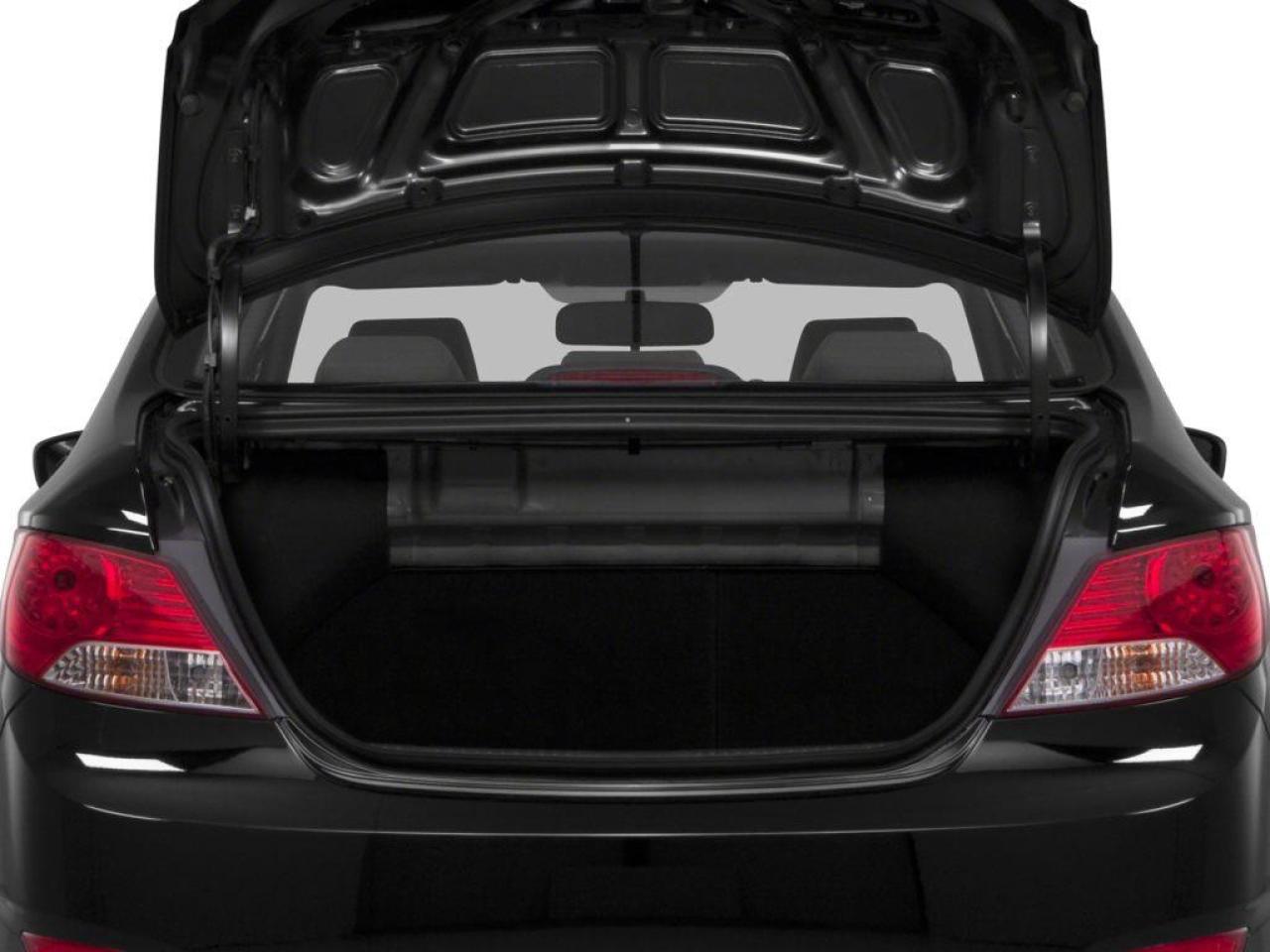 2013 Hyundai Accent GL Photo