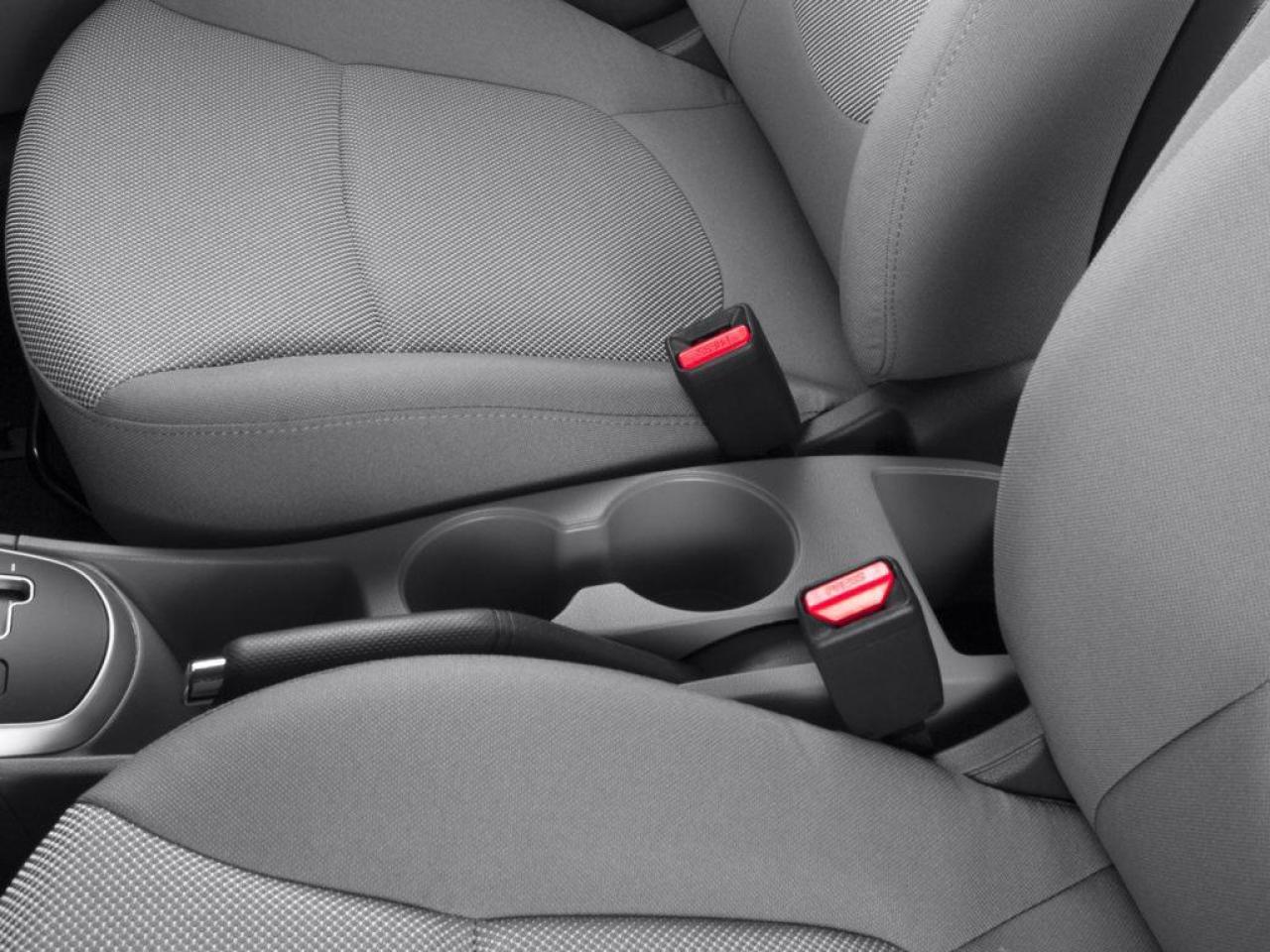 2013 Hyundai Accent GL Photo