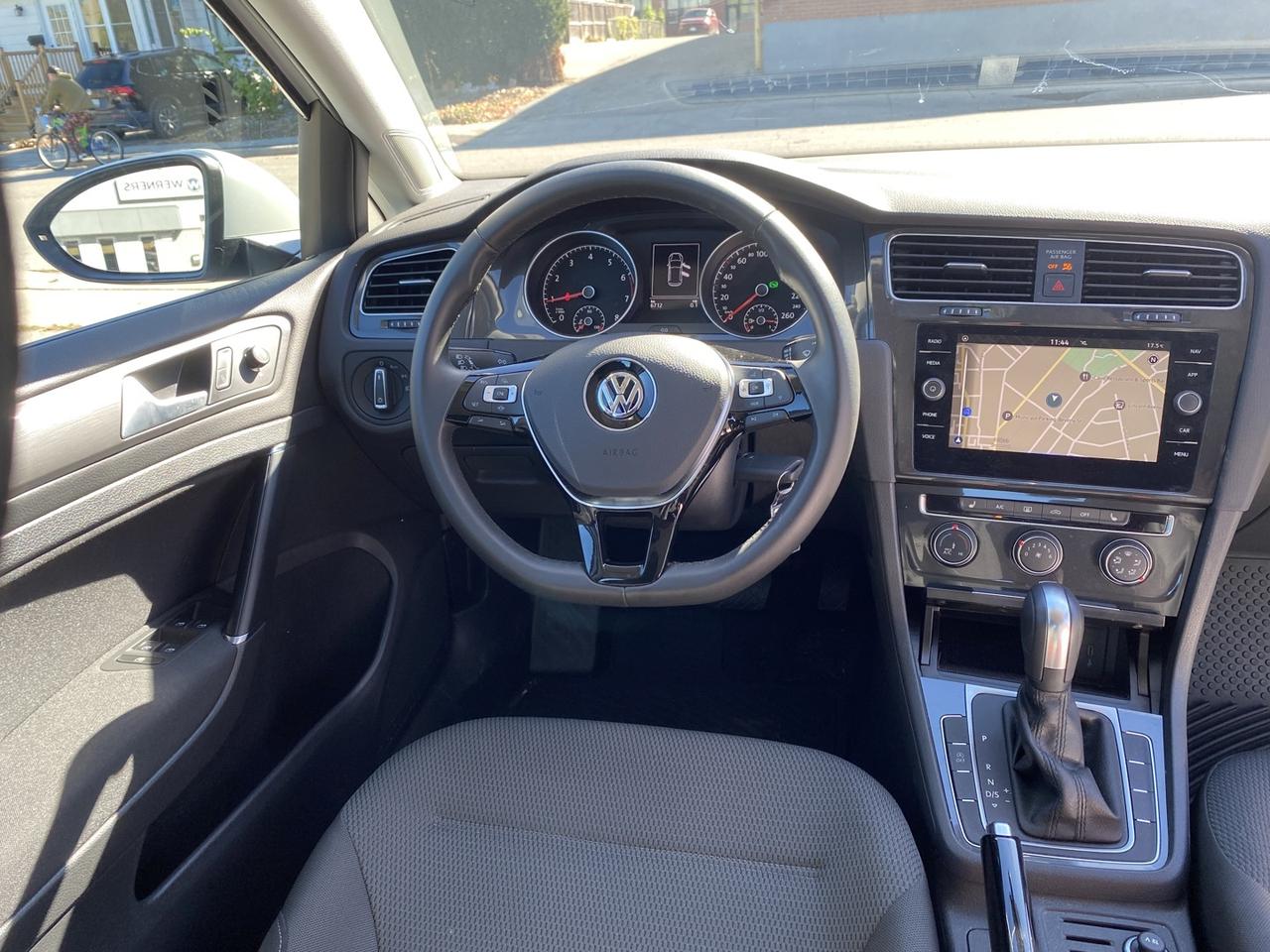 2021 Volkswagen Golf TSI 8A Photo