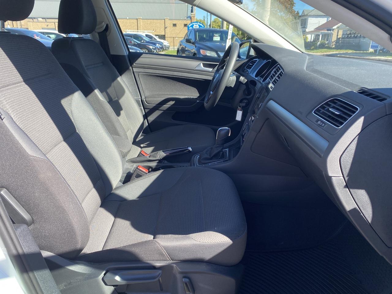 2021 Volkswagen Golf TSI 8A Photo