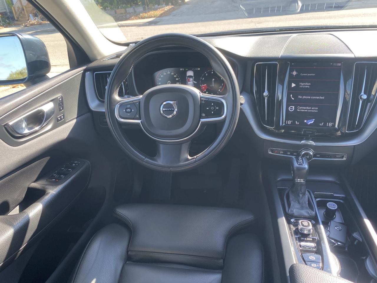 2020 Volvo XC60 T6 Momentum AWD Photo4