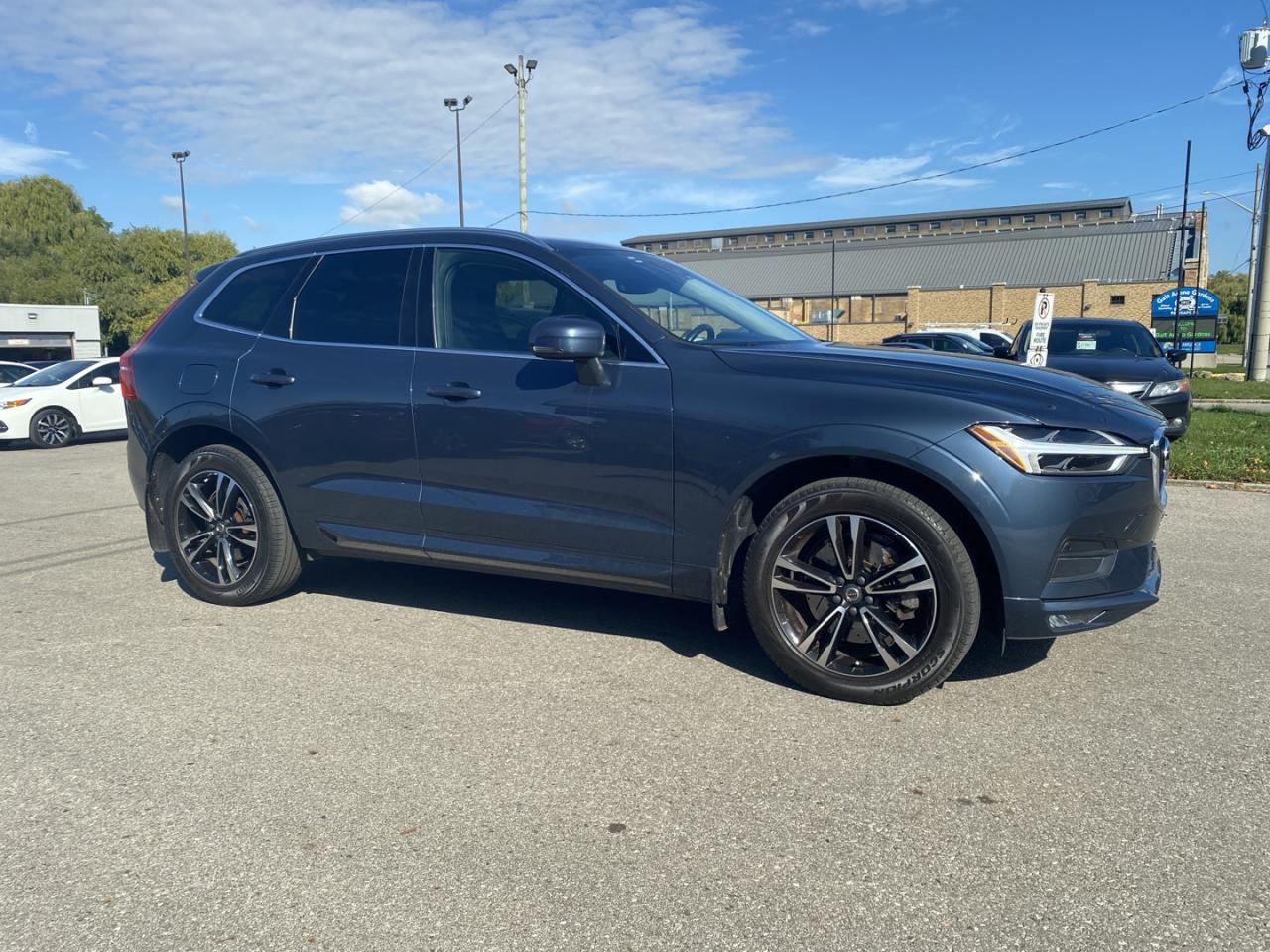 2020 Volvo XC60 T6 Momentum AWD Photo3