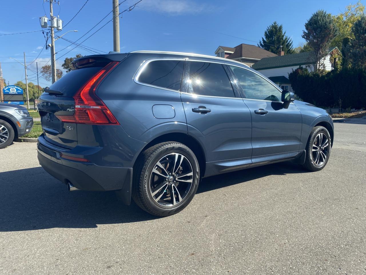 2020 Volvo XC60 T6 Momentum AWD Photo2
