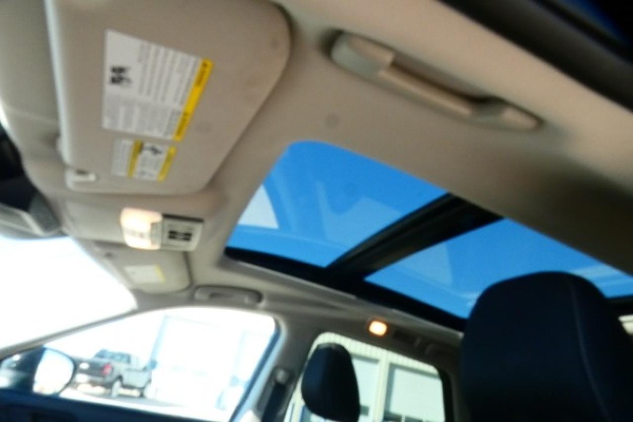 2024 Nissan Pathfinder SV 4WD w/Htd cloth, pano S/R, BUC - Photo #18