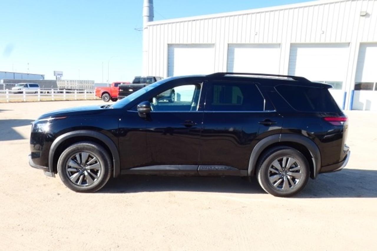 2024 Nissan Pathfinder SV 4WD w/Htd cloth, pano S/R, BUC - Photo #1