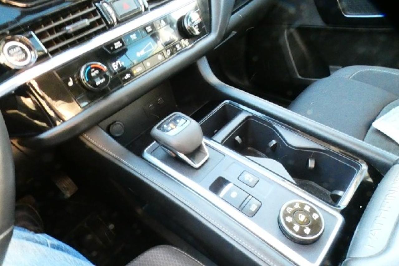 2024 Nissan Pathfinder SV 4WD w/Htd cloth, pano S/R, BUC - Photo #16