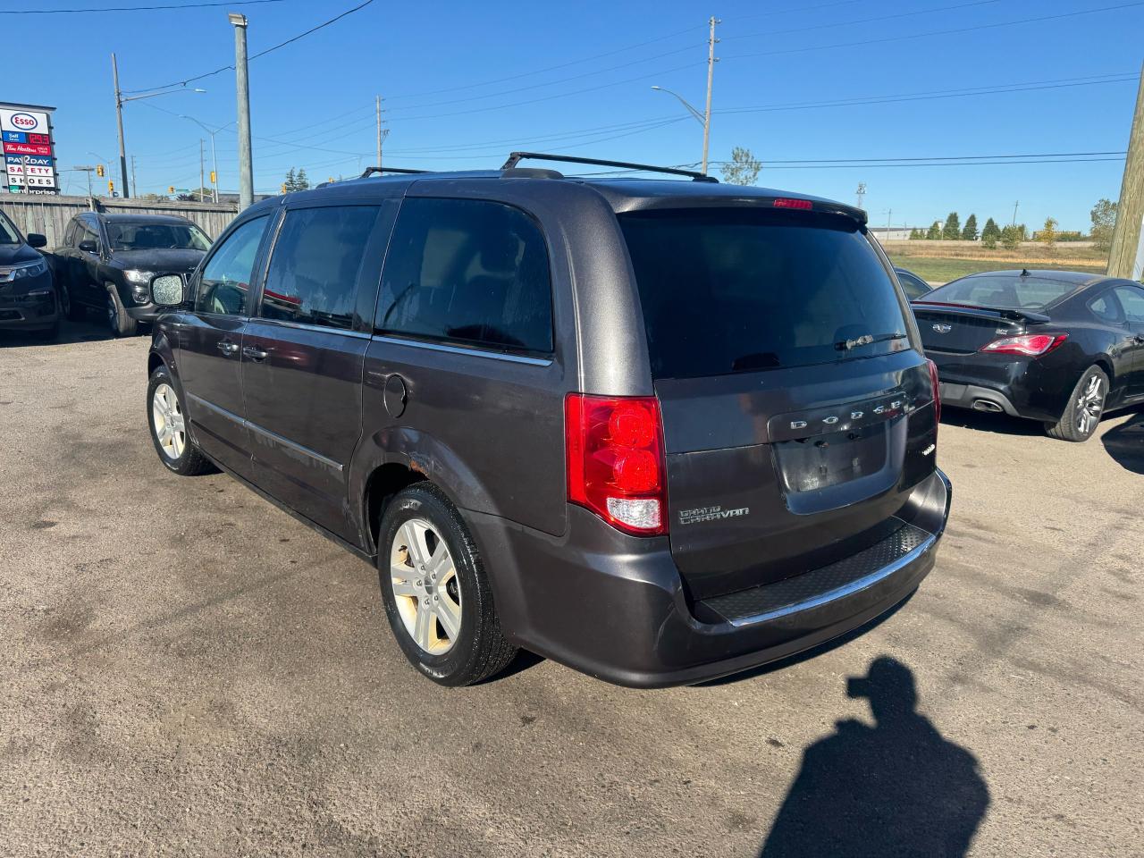 2015 Dodge Grand Caravan CREW PLUS, LEATHER, NAVI, LOADED, 175KMS, AS IS Photo2