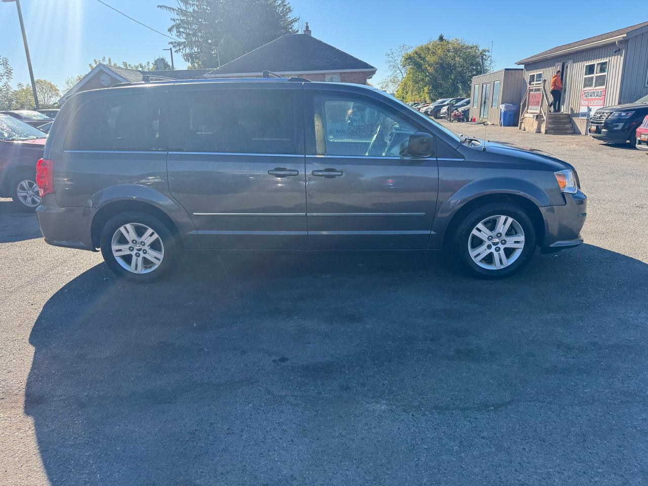 2015 Dodge Grand Caravan CREW PLUS, LEATHER, NAVI, LOADED, 175KMS, AS IS - Photo #6