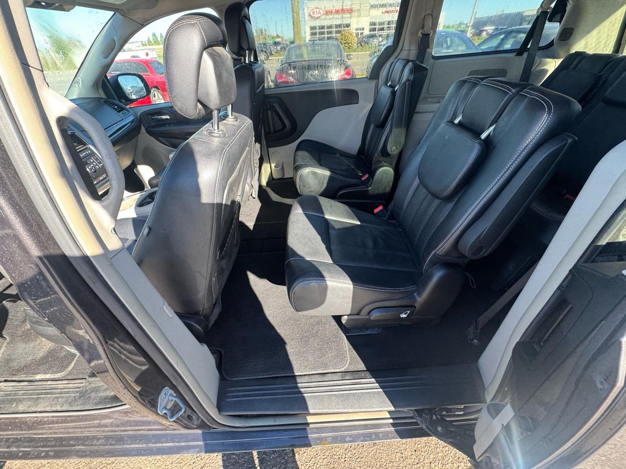 2015 Dodge Grand Caravan CREW PLUS, LEATHER, NAVI, LOADED, 175KMS, AS IS - Photo #12