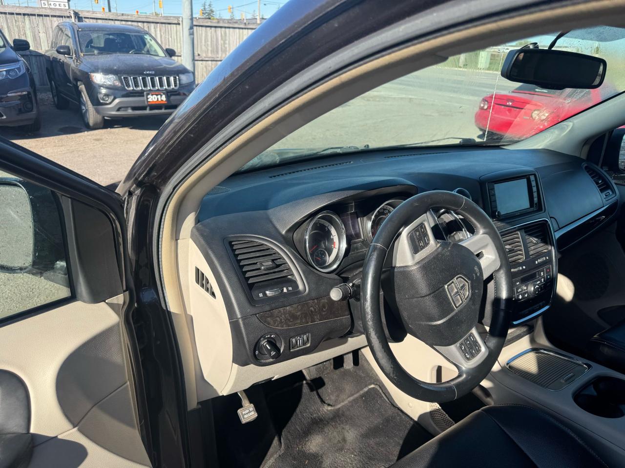 2015 Dodge Grand Caravan CREW PLUS, LEATHER, NAVI, LOADED, 175KMS, AS IS - Photo #10