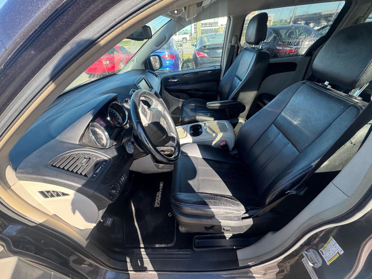 2015 Dodge Grand Caravan CREW PLUS, LEATHER, NAVI, LOADED, 175KMS, AS IS - Photo #11