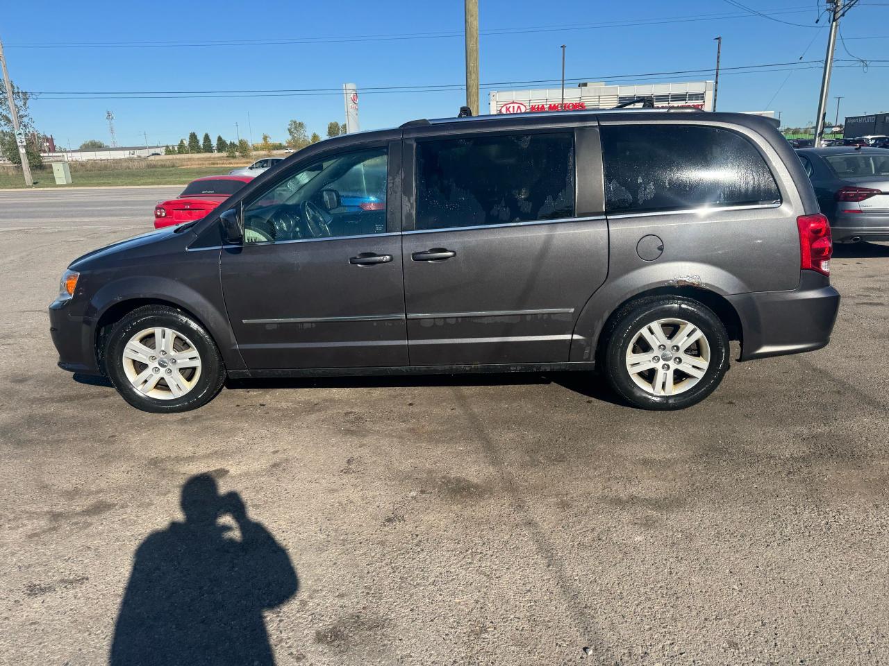 2015 Dodge Grand Caravan CREW PLUS, LEATHER, NAVI, LOADED, 175KMS, AS IS - Photo #2