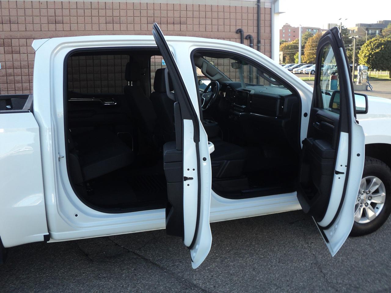 2024 Chevrolet Silverado 1500 LT CrewCab 4WD 5.3L8cyl 5'7"Box HeatedSeats - Photo #11