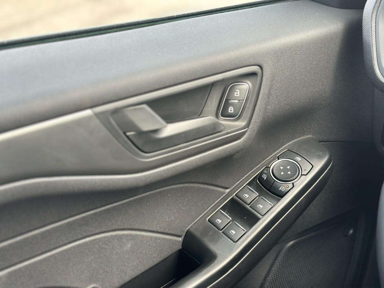 2025 Ford Escape Active AWD Photo5