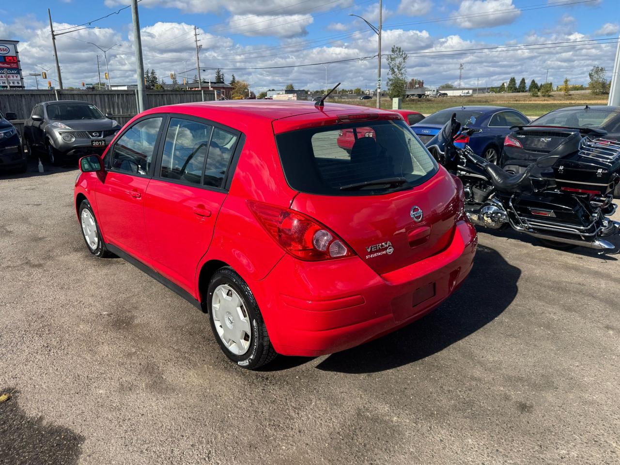 2011 Nissan Versa HATCHBACK, MANUAL, ONLY 49,000KMS, CERTIFIED - Photo #3
