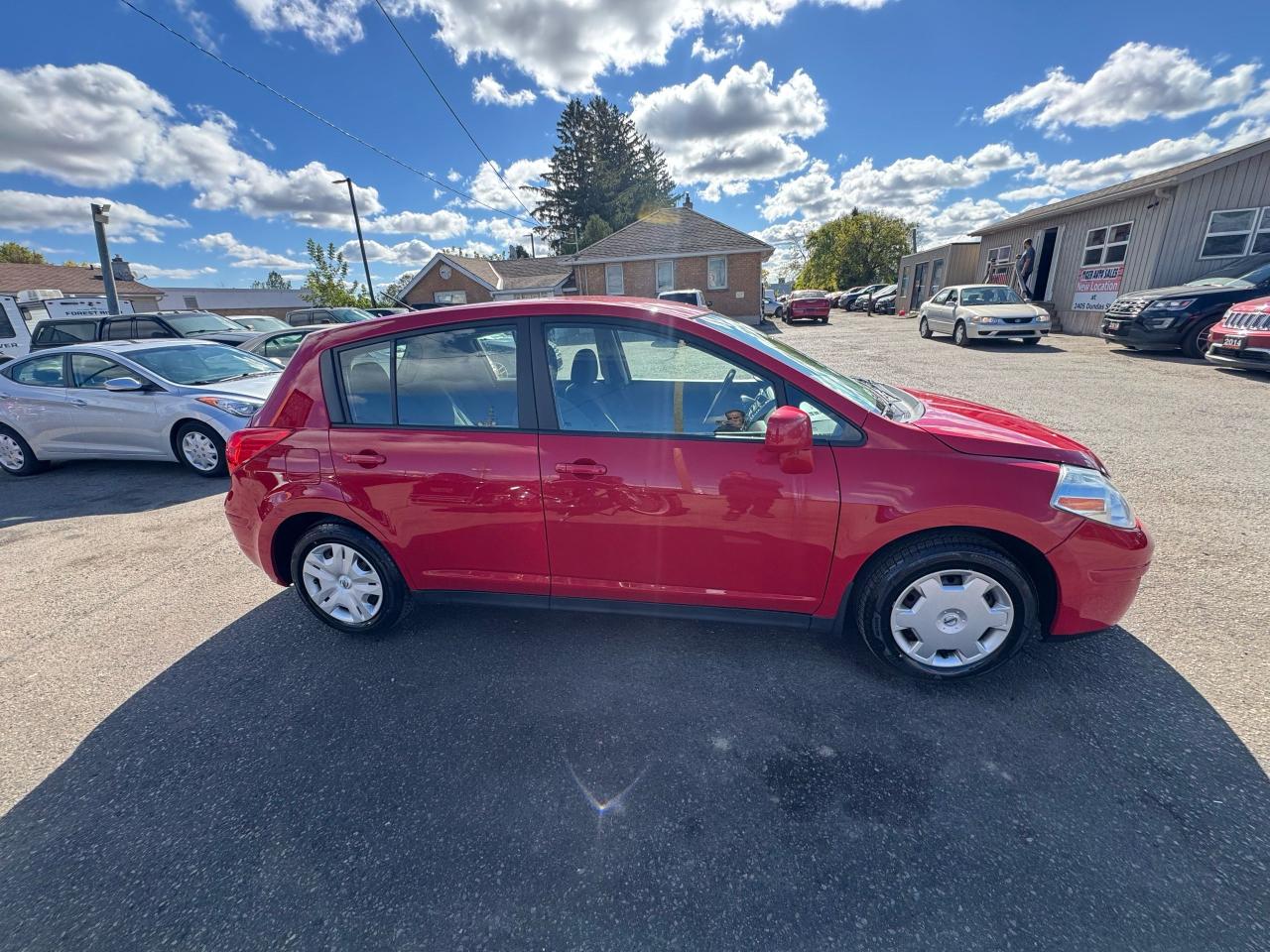 2011 Nissan Versa HATCHBACK, MANUAL, ONLY 49,000KMS, CERTIFIED - Photo #6