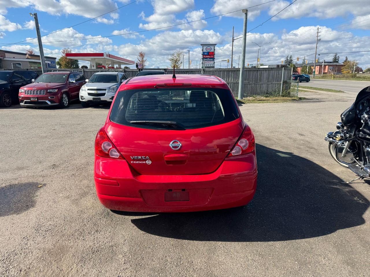 2011 Nissan Versa HATCHBACK, MANUAL, ONLY 49,000KMS, CERTIFIED - Photo #4