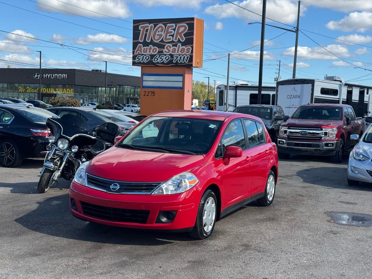 2011 Nissan Versa HATCHBACK, MANUAL, ONLY 49,000KMS, CERTIFIED - Photo #1